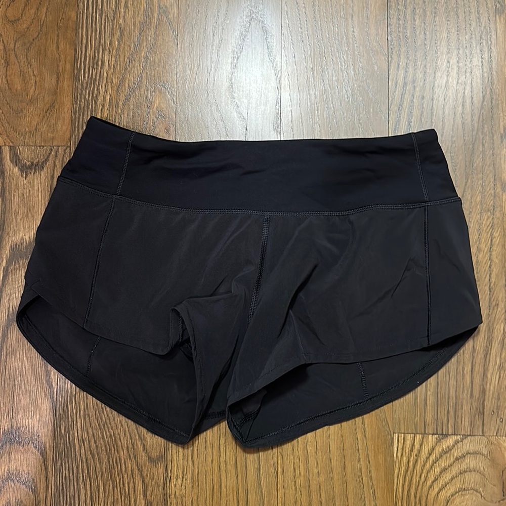 LULULEMON speed up short 2.5 size 2! barely worn.